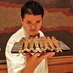 照寿司 - お弟子さんも負けじとガンくれる