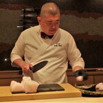 照寿司 - クエを更に切り分ける