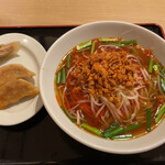 東方餃子坊 - 料理写真:台湾ラーメン+餃子3個のセット（847円）