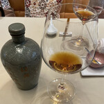 Raika Seirankyo - 紹興酒15年物。ワイングラスで頂くんだ。小洒落てます。