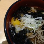 そば処 ブナの森 - たまごは崩さず食べる派。