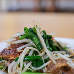 宝来家 - 【韭菜豬肝（ニラレバ、ぶたきもとこみらのいためもの）】、糵（もやし）＋韭（こみら）