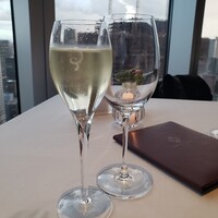 SINC BISTRO - 乾杯のスパークリングワイン。