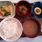 発酵カフェ ハタケト - 発酵セット\680  発酵食品の本日の小鉢３つとテンペと炊いたご飯・味噌汁