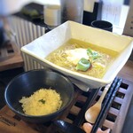 ITO DESSIN - ◆Sioフォルマッジらぁ麺（リゾットご飯orパン付(1,000円）・・チーズ好きですので、コレでしょ。♪ ＊チーズは「パルミジャーノ」「モッツラレ」など5種類だそう。 バジルオイル、セミフライトマトのせ。