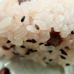 伊勢屋 - 「赤飯にぎり」塩かげんも炊きかげんも○