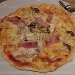 ビア サクラ - きのことベーコンのサクサクマヨネーズピザ