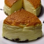 りくろーおじさんの店 - りくろーおじさんのチーズケーキ588円