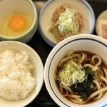 山田うどん - 菅谷の納豆朝定食-冷たいうどん