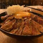 ザ・旨いもんバル×the肉丼の店 - やわらかランプステーキ丼（大）