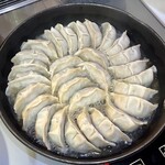 餃子のまるかわ - 焼き中