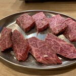 和牛焼肉大衆酒場 ホルモン博多春吉のじゃん横 - サガリ・ハラミ