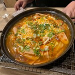 和牛焼肉大衆酒場 ホルモン博多春吉のじゃん横 - プデチゲ