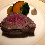 ザンビ - 和牛フィレ肉の塩包み焼き