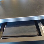 ワンダーバーグ - テーブル引出しに有る、おしぼり・お箸・エプロン