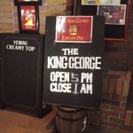 THE KING GEORGE English Pub - 1階の看板。