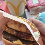 マクドナルド - 芋。そしてカレーっぽいスパイシーな匂い…あれ、実質カレーパンじゃね？