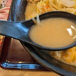 埼玉タンメン 山田太郎 - スープ