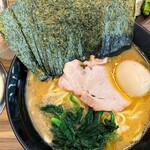 横浜家系ラーメン 宮里家 - 半熟味玉ラーメン￥800 かため多め