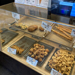 味工房 まんま紬 - 揚げ物類のコーナー　大海老フライ食べたいな。