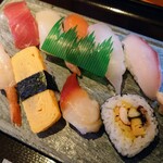 Oyajisushi Ikki - 令和4年8月
                        すしランチA 780円
                        にぎり8貫、巻物一切れ、赤出汁