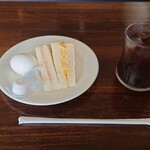 湖水 - 料理写真:アイスコーヒー（モーニングサービス付き）380円