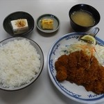 さかえ食堂 - チキンカツ定食（680円）