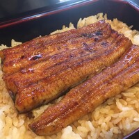 天然うなぎ しま村 - (ただの)お重箱 松 ¥4,840 やっぱりちょっと小さい。¥1,870も値上がりして四万十との値段の差が大幅に縮まったので、¥550高いけど四万十食べた方が良いね