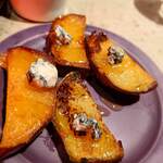 最高ピーポーOSAKA - 芋の巣 安納芋のソテー ブルーチーズと蜂蜜