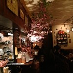 Cafe Restaurant AUREOLE - 店内にも一応桜がディスプレイ
