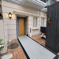 鮨 梢 - 看板がないので、食べログで外観を確認しました