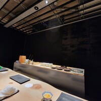 鮨 梢 - 大将の舞台のようなつけ台