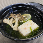 料亭旅館 竹千代 - お椀 海老真丈 あおさ仕立て