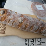 BOULANGERIE PANJA - 日替りフランスパン　ヘーゼルナッツのパン