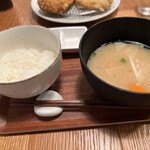 常陸野ブルーイング - ご飯とお味噌汁、お漬物、塩、カラシ