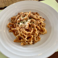 オステリアガウダンテ 神戸ハーバーランド店 - コラード料理長自家製生パスタの牛肉ミートソースの自家製レジネッテ