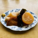 仙岩峠の茶屋 - おでん
            竹輪･白い蒟蒻･玉子
            丸天･昆布･大根