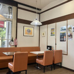 レストランおおすみ - 明るくて広い店内