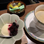 博多水炊き・鶏すき鍋 西新初喜 - 