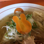 中華そば うさぎ - うさぎ型のにんじん
