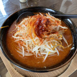 もちづき - 旨辛ラーメン