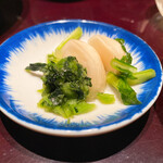 鮮菜魚 早瀬 - ランチ小皿②：蕪と水菜の浅漬け→しゃくしゃく、佳き