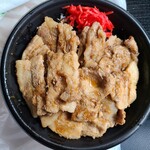 Dekamori Yakiniku Donya - 豚牛焼肉丼ハーフ(テイクアウト1180円)です。