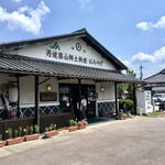 特産館ささやま　味の郷土館 - 店舗外観。奥にはレストランもあり。