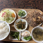 イナリ食堂 - もつ煮定食 950円