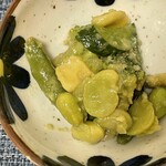 メディテ - スナップエンドウとアボカドのグリーンサラダ