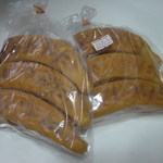 角田菓子店 - 左：黒あん、右：白あん