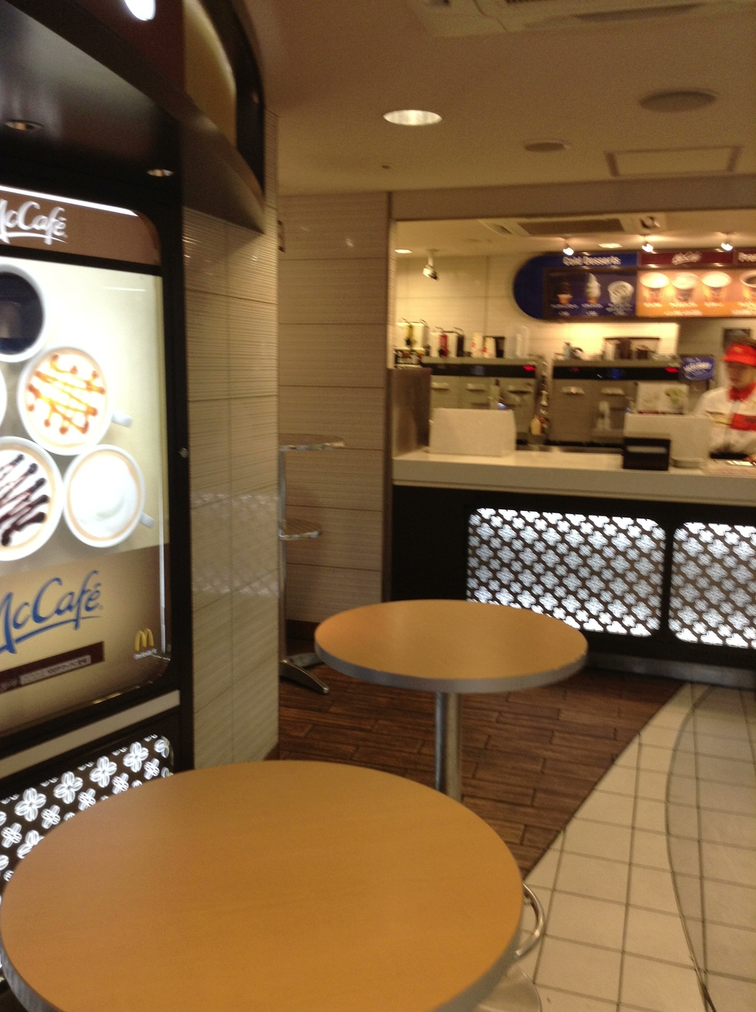 大阪 梅田駅周辺のカフェ シャワー付きネットカフェ パウダールーム 早朝営業のお店がいっぱい 高速バス 夜行バス バスツアーの旅行 観光メディア バスとりっぷ