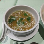 新世界菜館 - 五目焼きそばに付くスープ