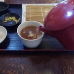 Tochigiya - 蕎麦湯を注ぎます